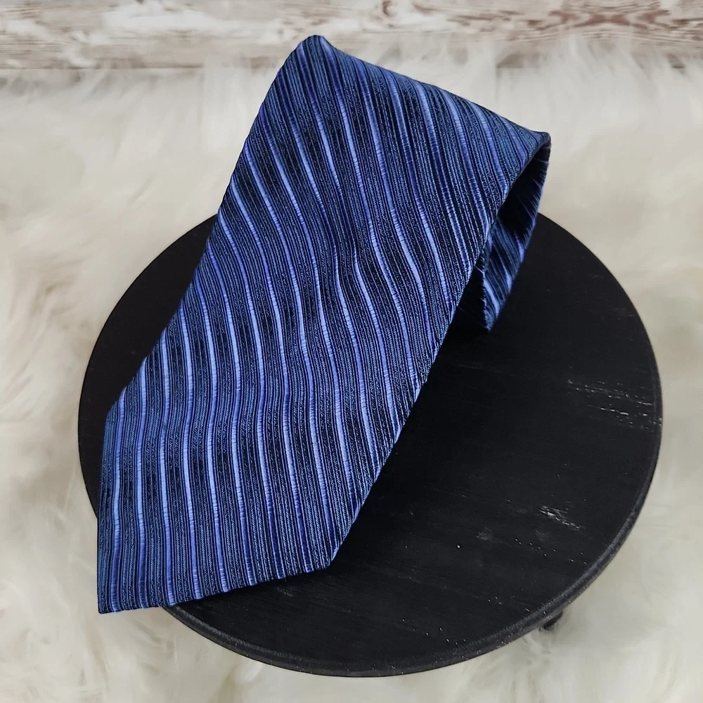 Mens Claiborne Neck Tie, Blue diagonal  stripe,100% All Imported Silk, Hand sewn